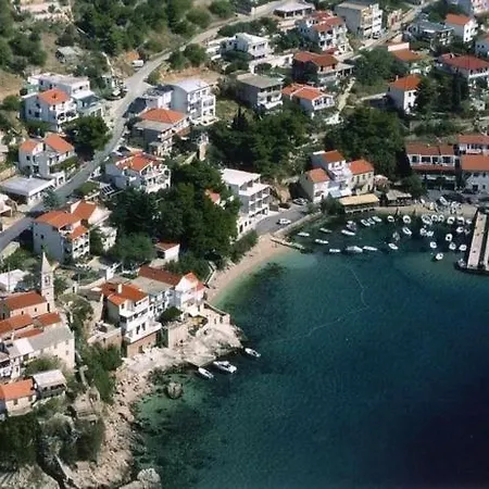 Apartment In With Sea View, Terrace, Air Conditioning, Wifi 3340-5 Pisak